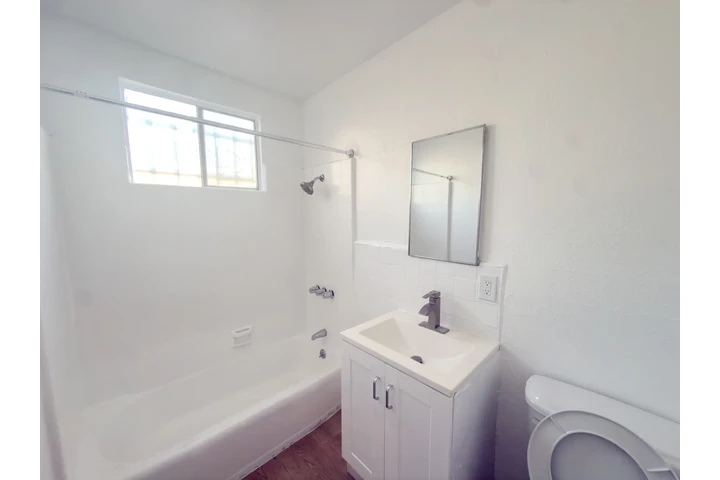 $1625 : Se Renta 1,625 image 9