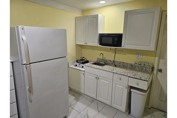 $1200 : Rento Efficiency image 3