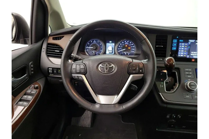 $29998 : Toyota Sienna 2015 AWD XLE 7 image 10