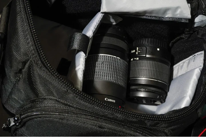 $5500 : Camara canon T3 con dos lente image 4