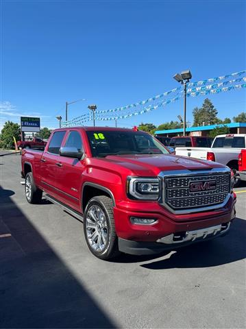 $40299 : 2018 GMC Sierra 1500 4WD Crew image 3