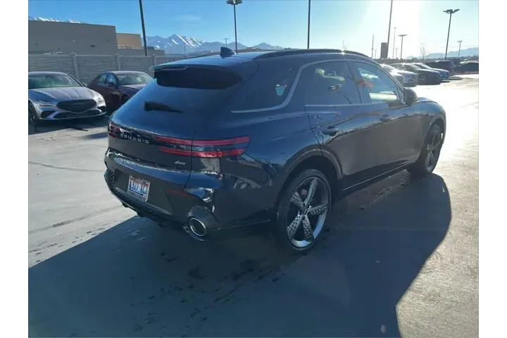 $37495 : Genesis GV70 2023 AWD 2.5T S image 3