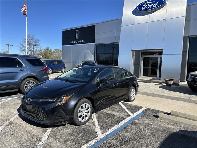 $20999 : 2022 Corolla LE Sedan I-4 cyl image 3