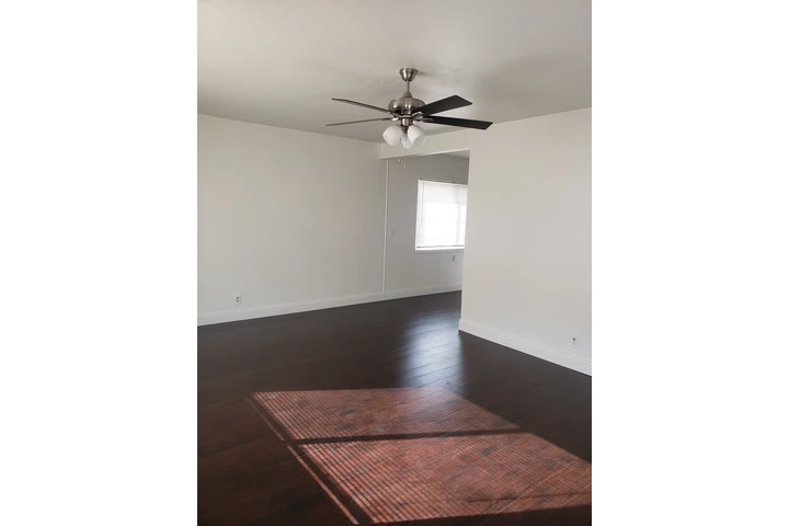 $2495 : Bell - Casa de 2-Recamara image 2