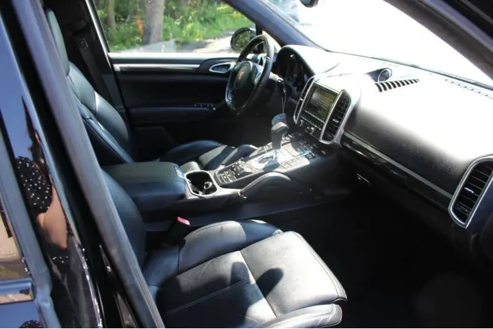 2014 Cayenne GTS image 8
