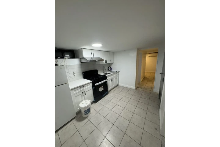 $1900 : Basement de 2 cuarto image 1