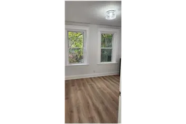 $2400 : Rental property with 1 bedro image 7