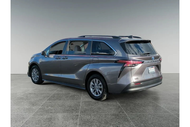 $36882 : Toyota Sienna 2022 LE 8-Pass image 3