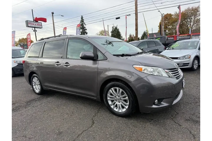 $13995 : 2016 Sienna XLE 8-Passenger image 1