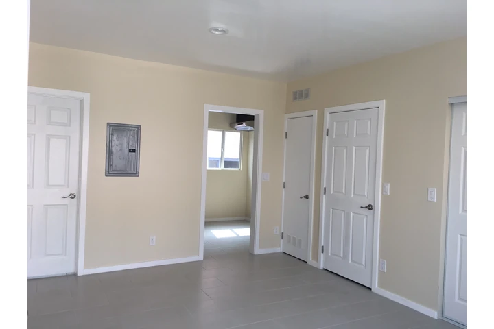 $1450 : Single in Los Angeles image 1