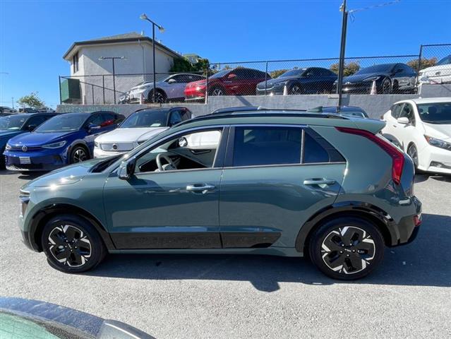 $28900 : Used 2023 Niro EV Wave for sa image 9