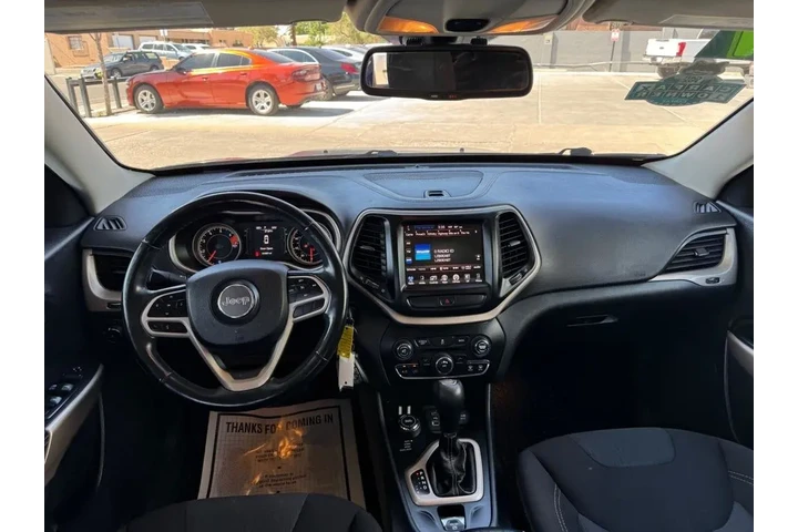 2017 Cherokee Latitude 4WD image 9