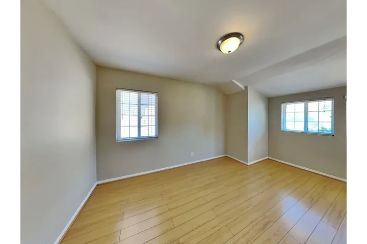 $2000 : 2 BED HOME IN W VERNON AVE LA image 6