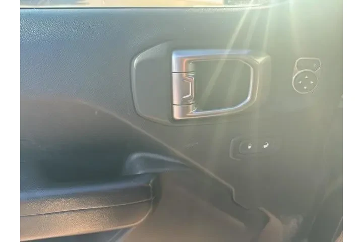 $26000 : Jeep Gladiator 2020 4x4 Spor image 10