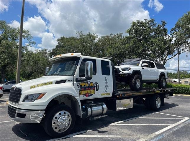 Tow Truck in Tampa Bay image 6