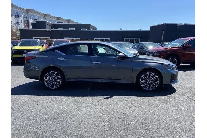 $23487 : Nissan Altima 2025 AWD 2.5 S image 3