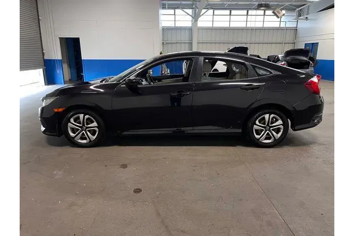 $15707 : Honda Civic 2016 LX 4dr Seda image 6
