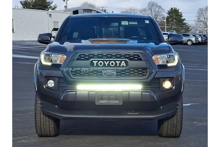 $27800 : Toyota Tacoma 2019 4x4 TRD S image 2