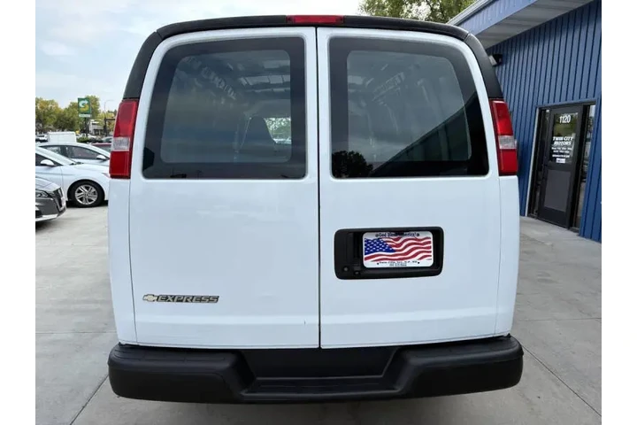 $18990 : 2017 Express 2500 image 8