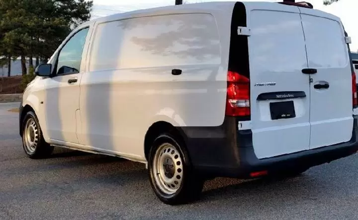 $8500 : 2016 Mercedes Benz Metris Carg image 2