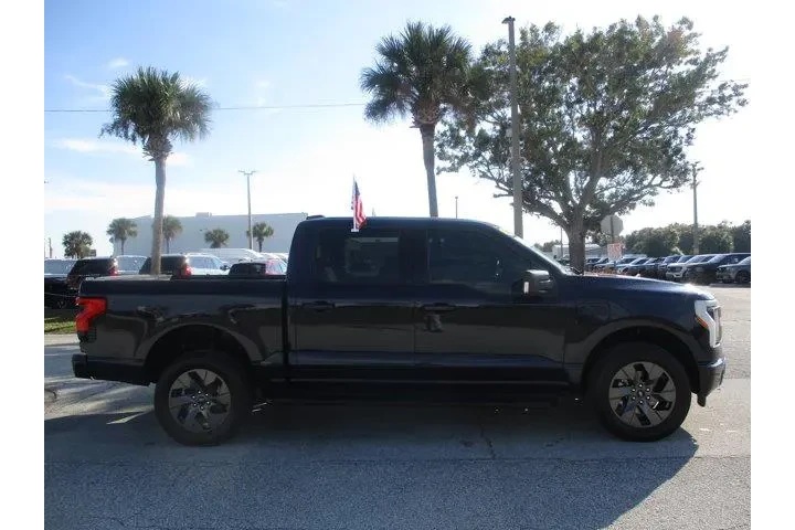 $39495 : Ford F-150 Lightning 2023 AW image 8