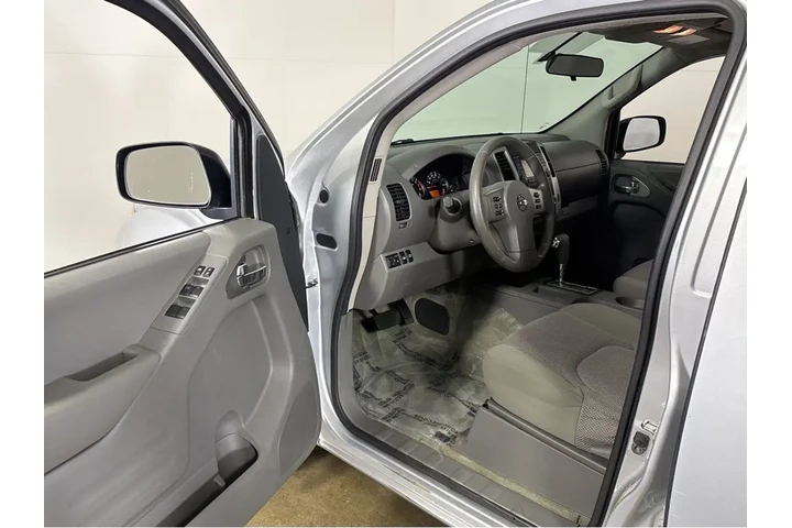 $17000 : 2018 Frontier SV V6 image 2