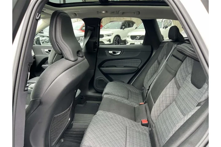 $34000 : Volvo XC60 2024 AWD B5 Core image 9
