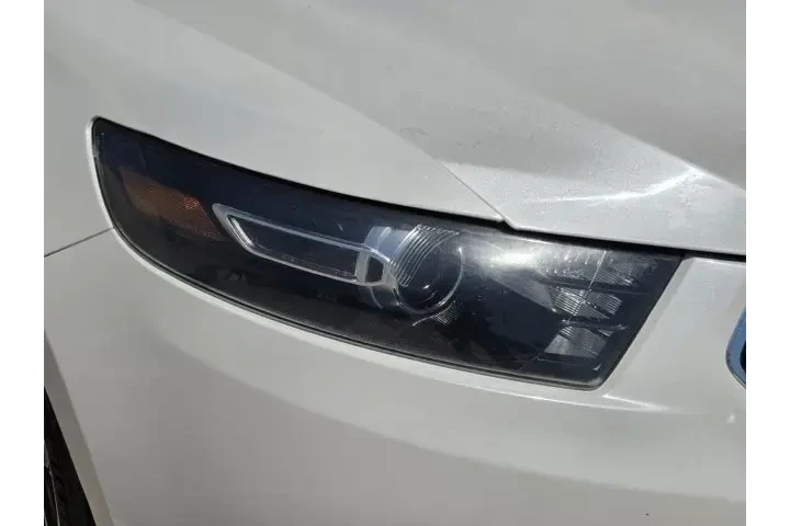 $12385 : Ford Taurus 2018 AWD SHO 4dr image 9