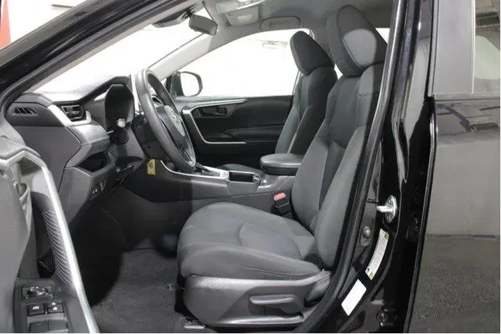 $29698 : Toyota RAV4 2024 AWD LE 4dr image 3