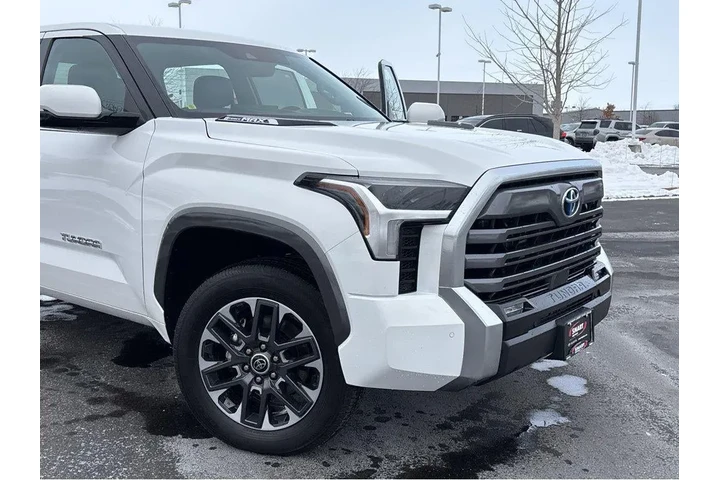 $40000 : 2022 Tundra Limited Hybrid image 9
