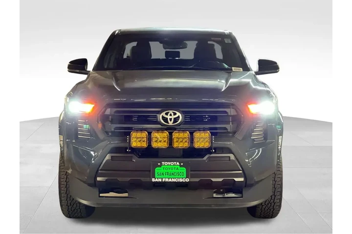 $35988 : Gold Certified 2025 Tacoma SR image 8