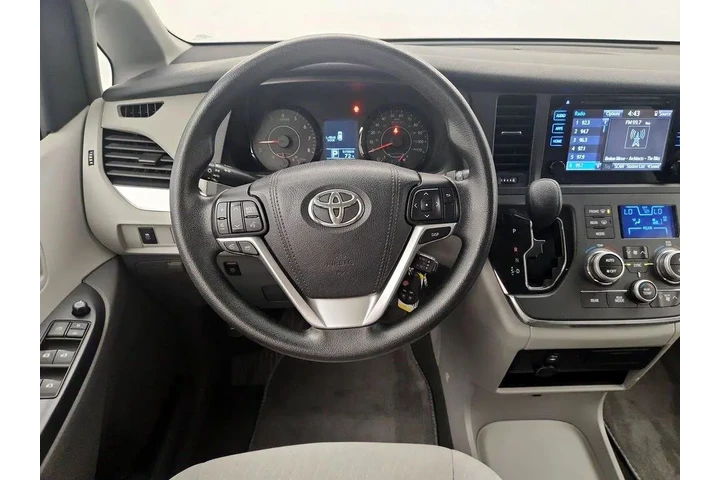 $23998 : Toyota Sienna 2017 AWD LE 7- image 10