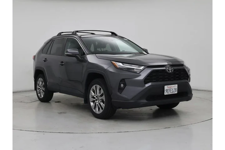$31998 : Toyota RAV4 2022 AWD XLE Pre image 1