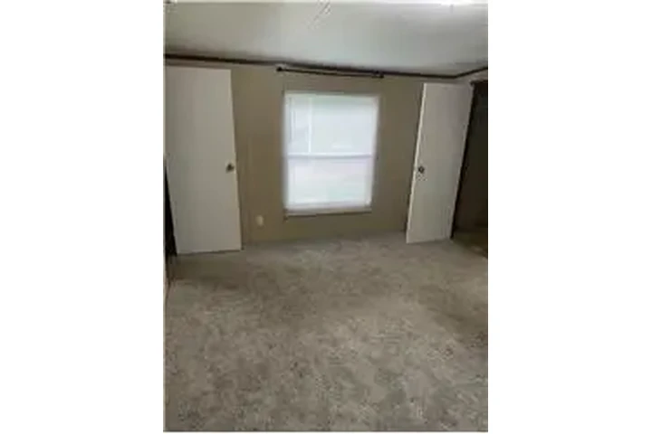 $1100 : Rental property with 3 bedro image 10