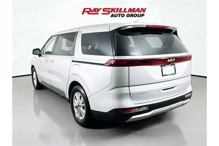 $29988 : Kia Carnival 2023 LX 4dr Min image 5