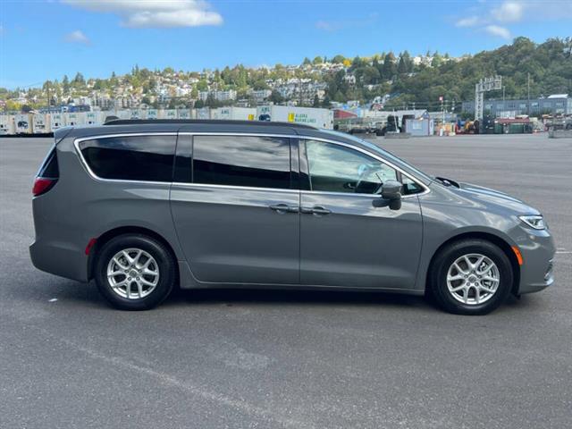 $22888 : 2022 Pacifica Touring L image 8