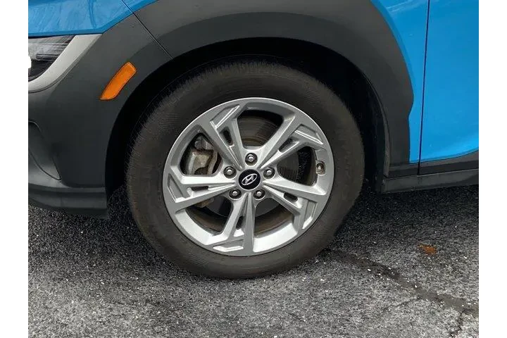 $17495 : Hyundai KONA 2023 AWD SEL 4d image 8