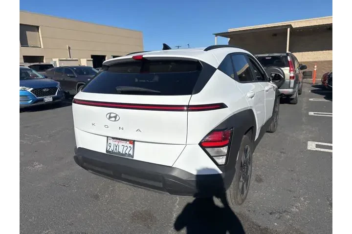 $22900 : Hyundai KONA 2024 SEL 4dr Cr image 3