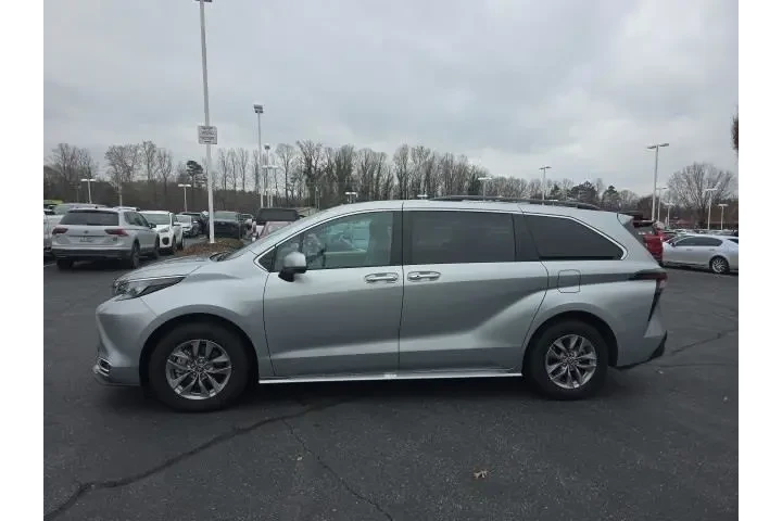 $39042 : Toyota Sienna 2024 XLE 7-Pas image 4