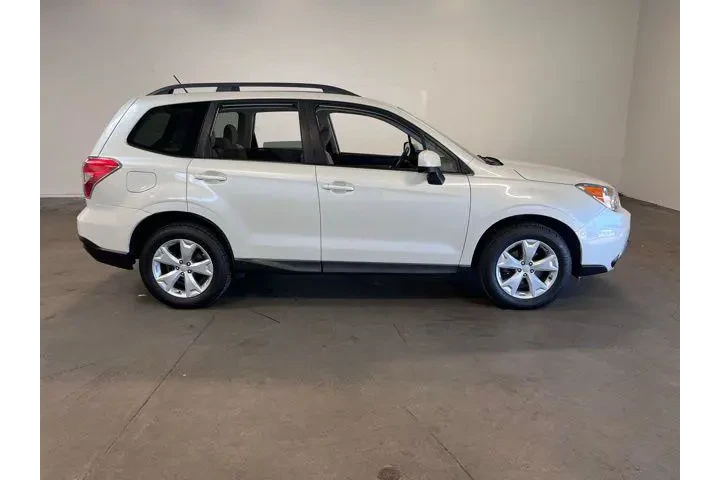 $14940 : Subaru Forester 2015 AWD 2.5 image 2