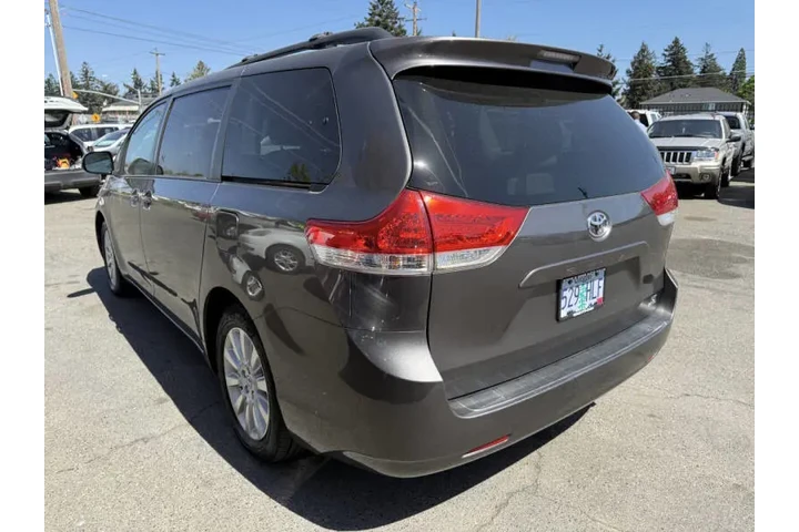 $12995 : 2012 Sienna LE 7-Passenger image 9