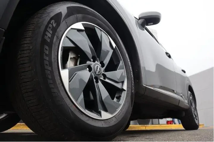 $24305 : Nissan Rogue 2025 AWD SV 4dr image 9