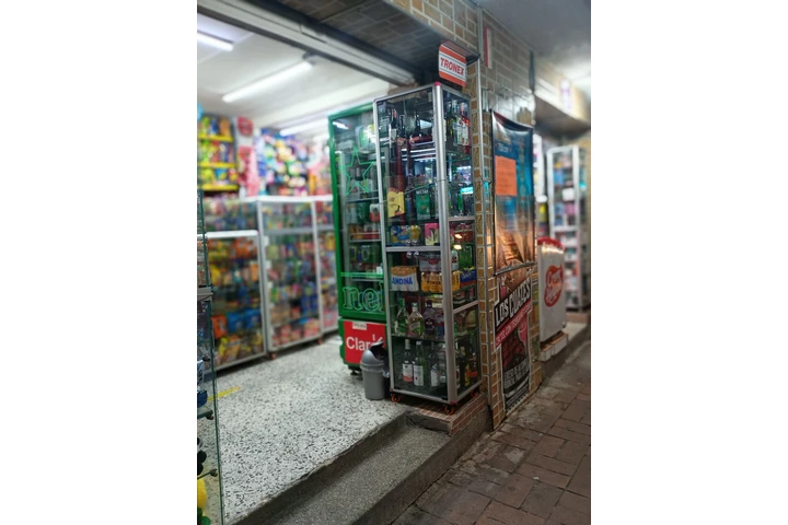 $78000000 : Cigarreria y dulceria image 4