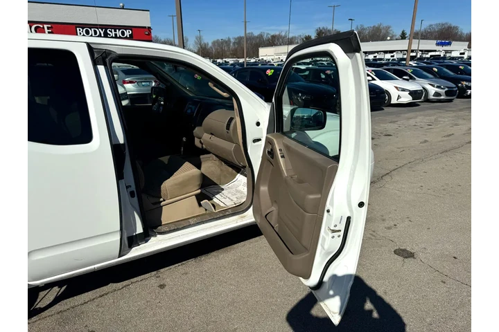 $10980 : 2015 Frontier 4WD image 8