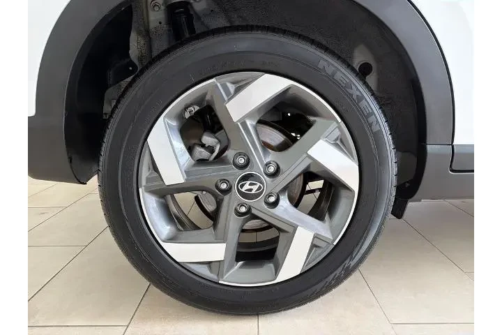 $21662 : Hyundai VENUE 2024 SEL 4dr C image 8