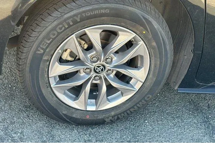 $36997 : Toyota Sienna 2024 LE 8-Pass image 7