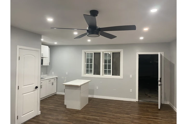 $1450 : Single en Downey image 4