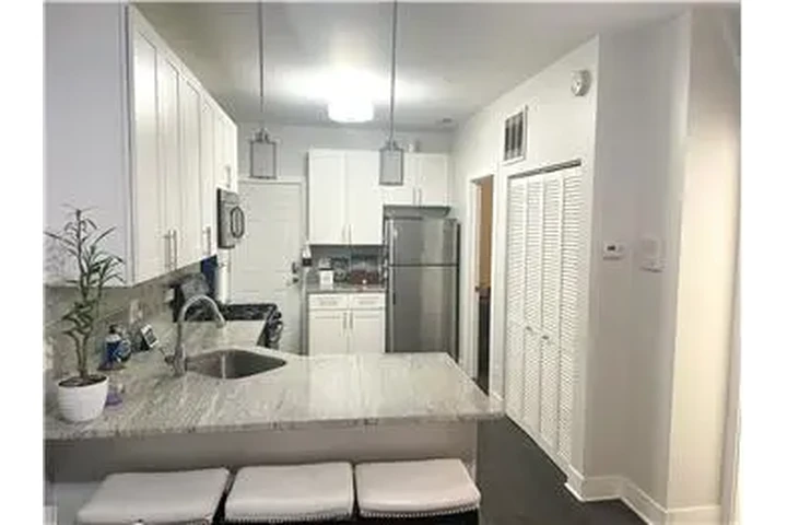 $2650 : Rental property with 1 bedro image 6