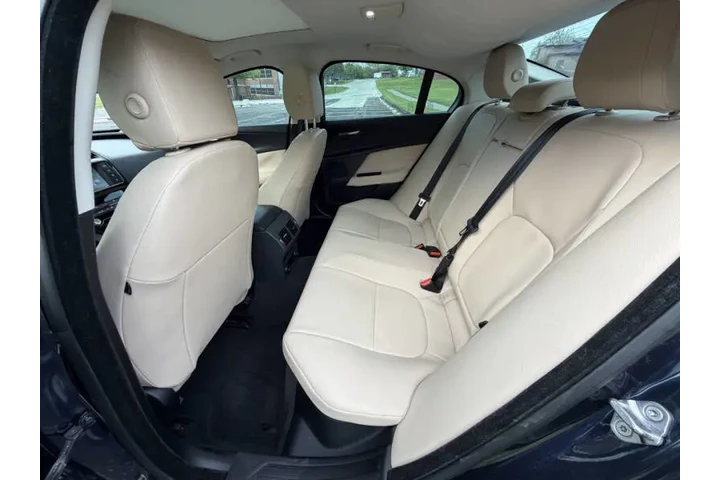 $9750 : 2018 XE 25t Premium image 9