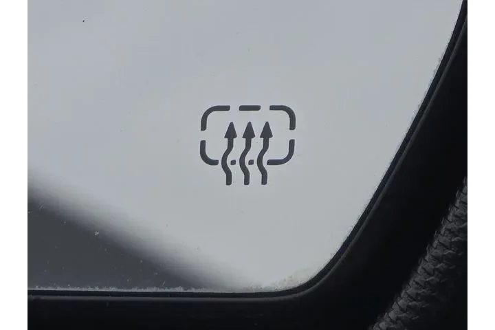 $8221 : Chevrolet Equinox 2012 LT 4d image 6